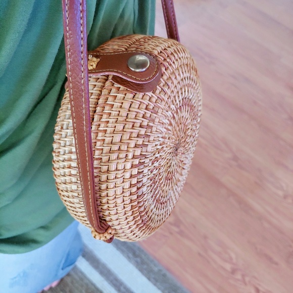 ⚠CLOSEOUT⚠ Rattan Straw Woven Circle Bag - Picture 4 of 5